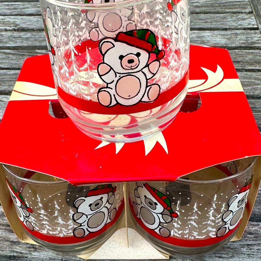 Vintage Holiday Bear Glasses - Set of Four